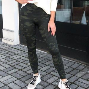 NWT Spanx look at me now leggings green camo‎